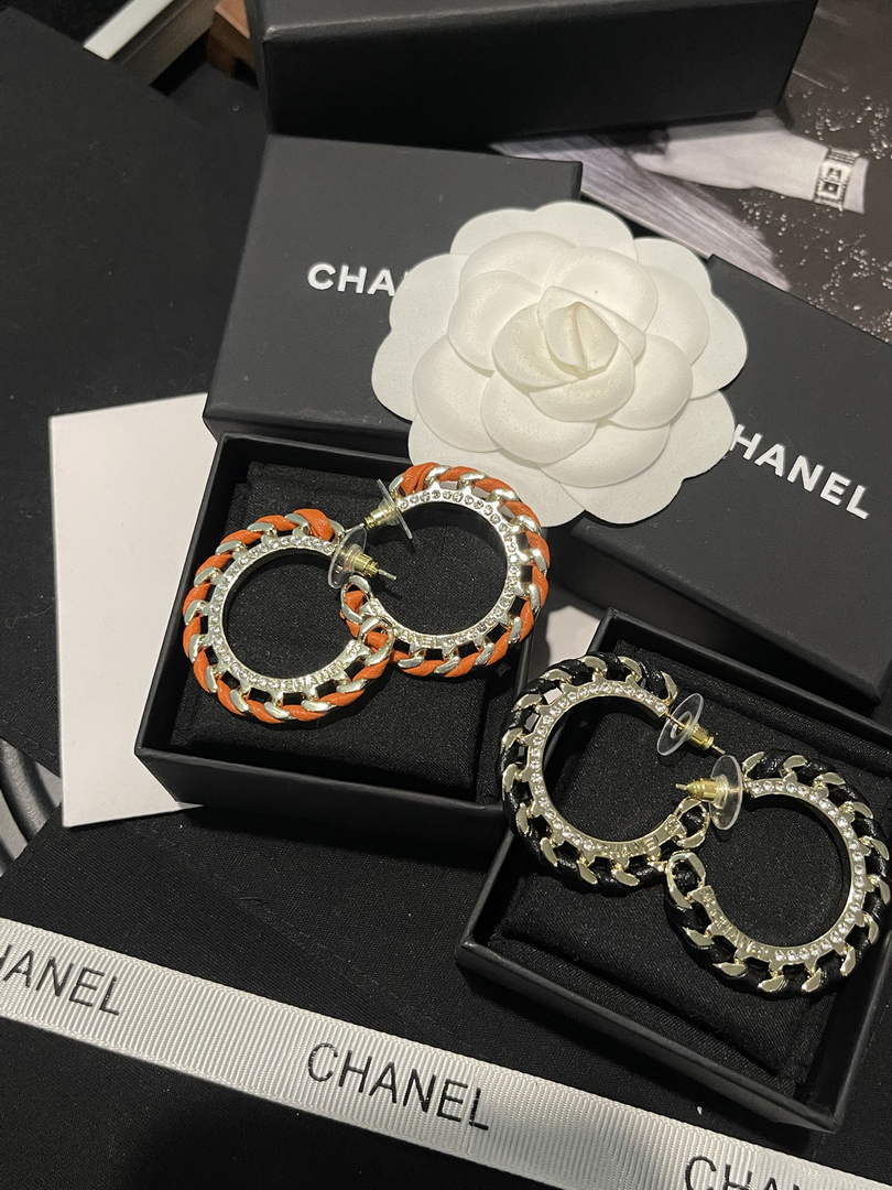 Chanel Coco Crush Earrings J32399