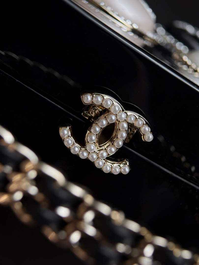 Chanel Mini evening bag, Plexi & gold-tone metal, AS5652