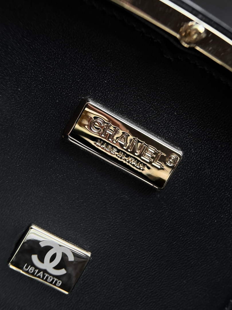 Chanel Mini evening bag, Plexi & gold-tone metal, AS5652