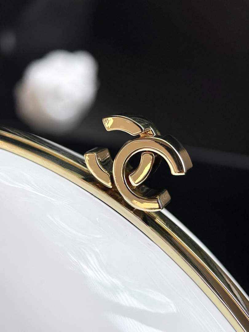 Chanel Evening bag, Resin & gold metal, pearly white-AS6269