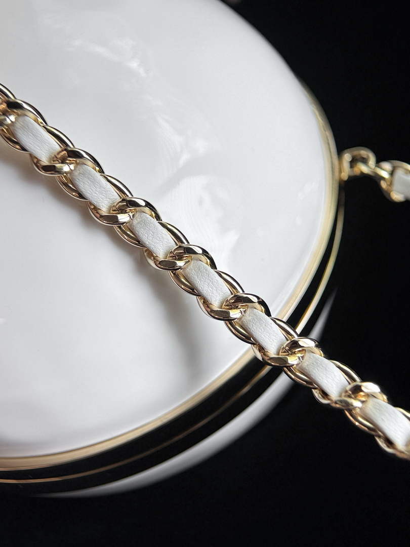 Chanel Evening bag, Resin & gold metal, pearly white-AS6269