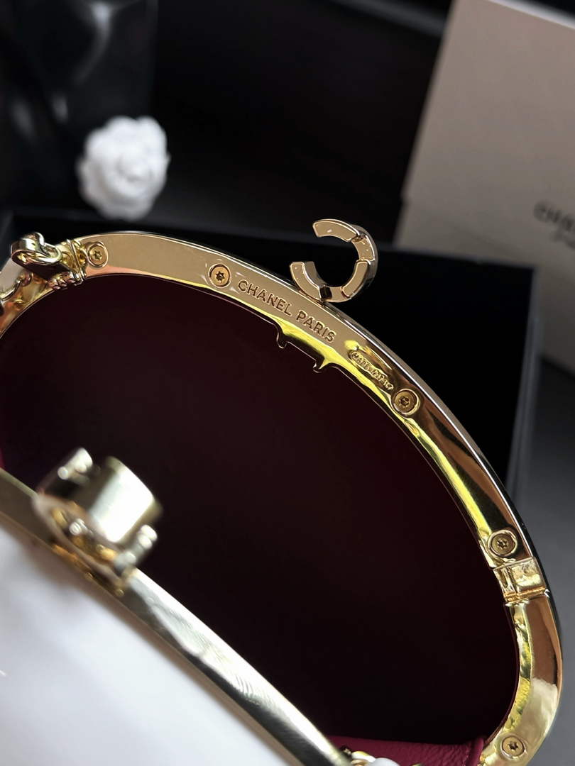 Chanel Evening bag, Resin & gold metal, pearly white-AS6269