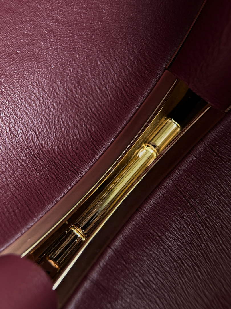 Chanel Evening bag, Resin & gold metal, pearly white-AS6269