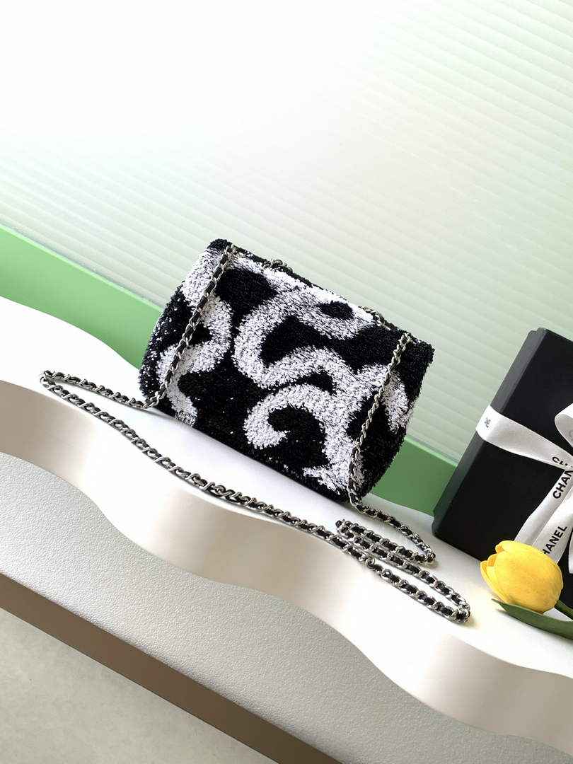 Chanel Flap bag, AS4561 Sequins, Black & White