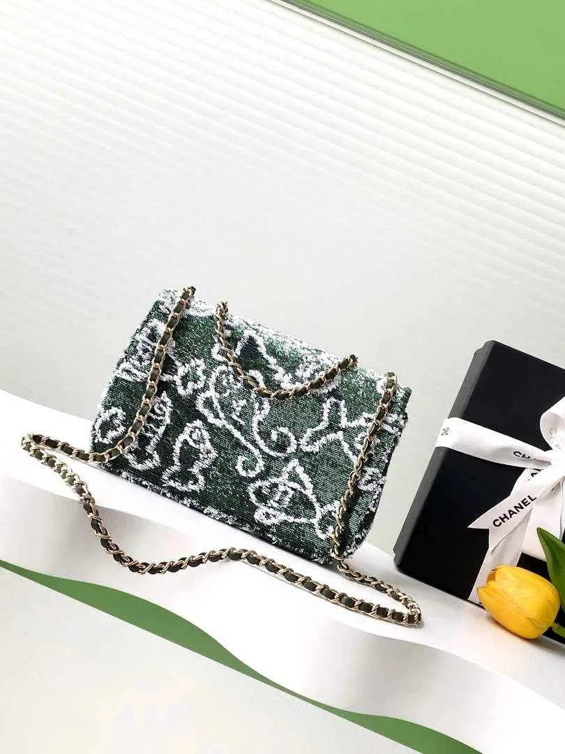 Chanel Shoulder bag, AS4561, Quilted Sequins Green