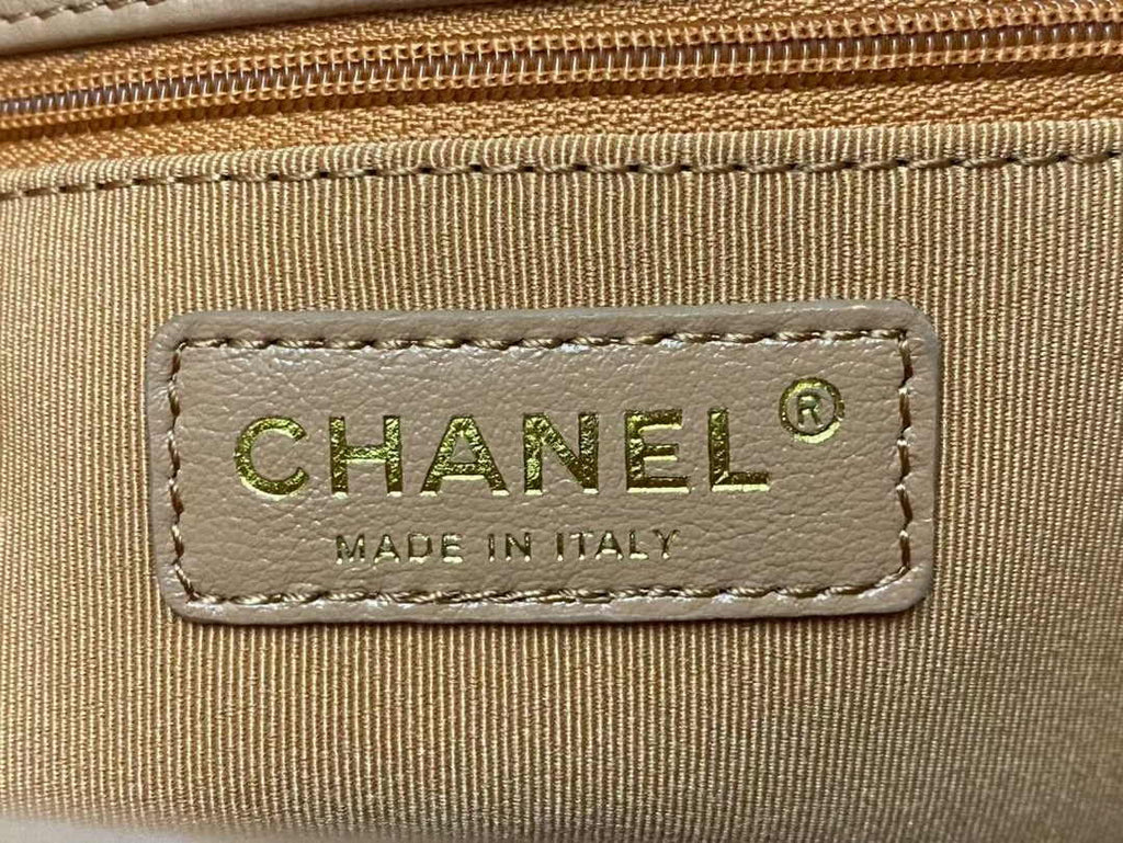 Chanel Hobo handbag, Shiny calfskin & gold-tone metal, AS4743 camel