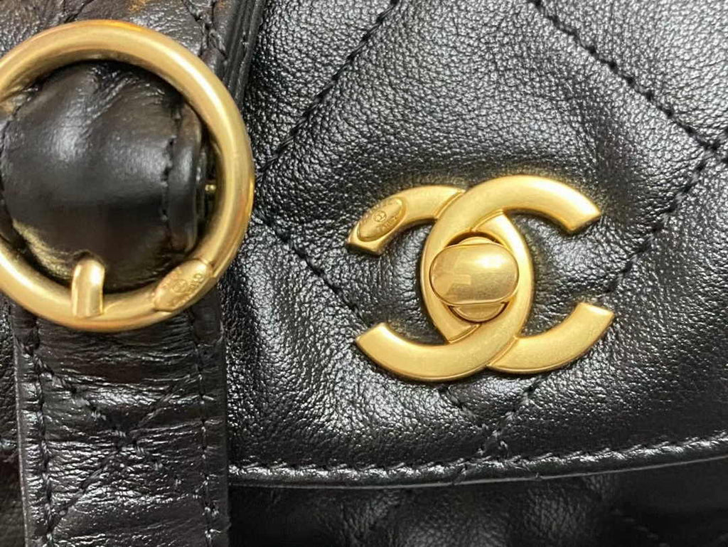 Chanel Hobo handbag, Shiny calfskin & gold-tone metal, AS4743 black