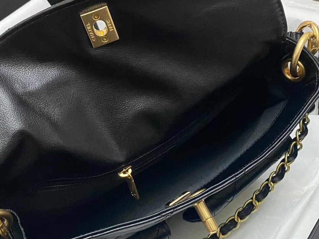 Chanel Hobo handbag, Shiny calfskin & gold-tone metal, AS4743 black
