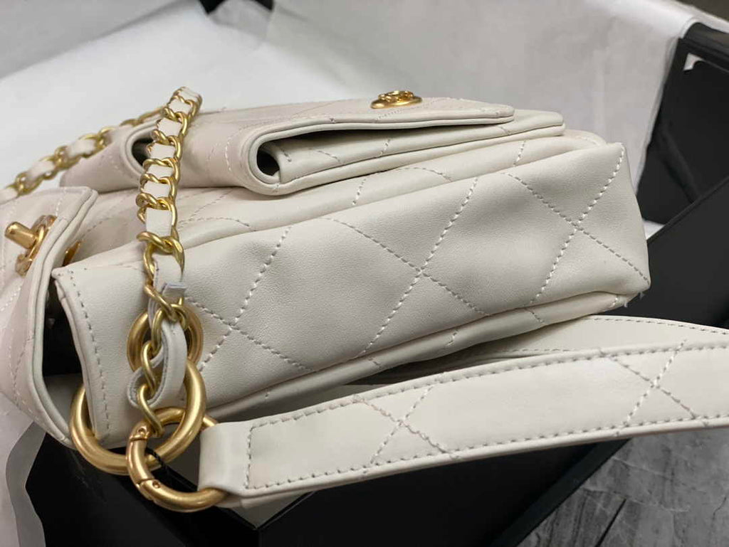 Chanel Hobo handbag, Shiny calfskin & gold-tone metal, AS4743 White
