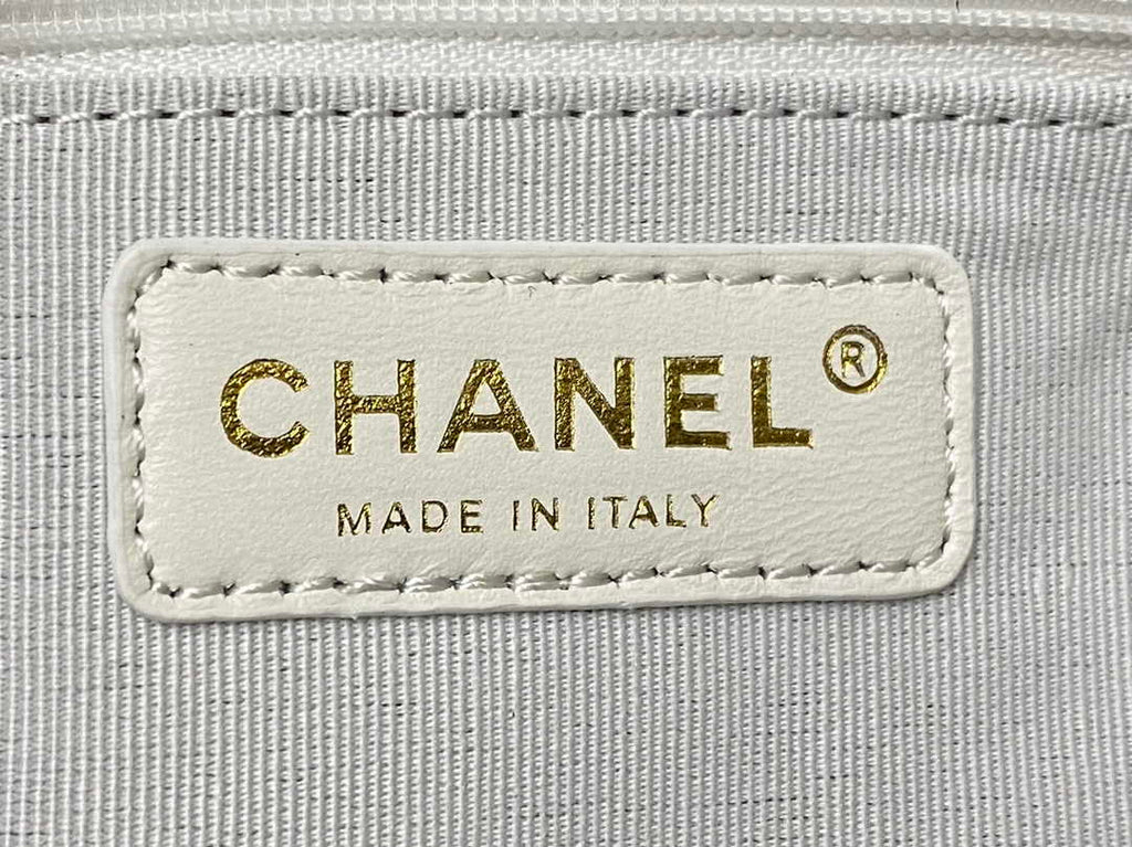 Chanel Hobo handbag, Shiny calfskin & gold-tone metal, AS4743 White