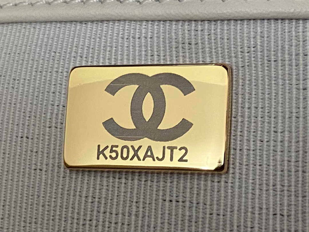 Chanel Hobo handbag, Shiny calfskin & gold-tone metal, AS4743 White