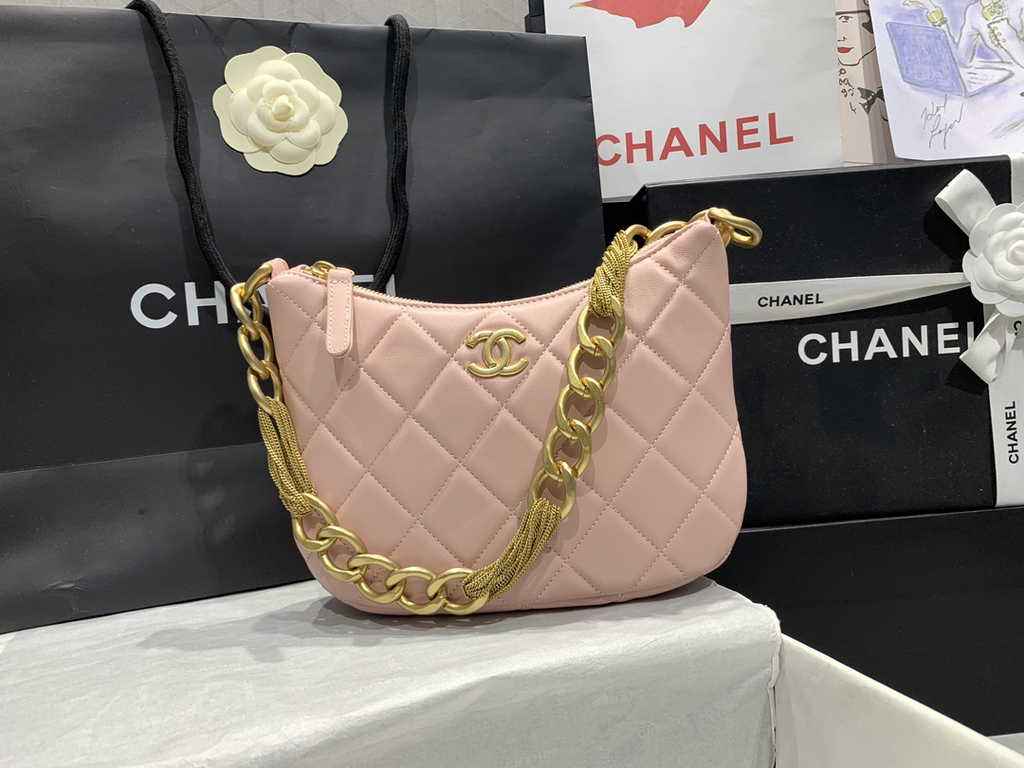 Chanel Hobo handbag Lambskin gold-tone metal Pink AS4220