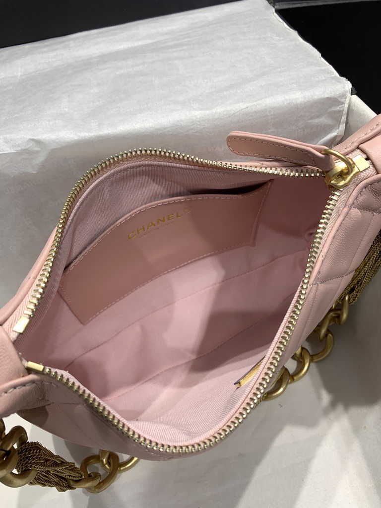 Chanel Hobo handbag Lambskin gold-tone metal Pink AS4220