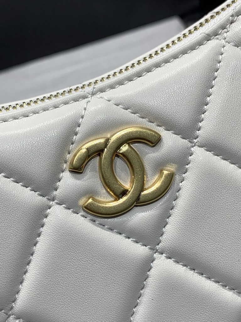 Chanel Hobo handbag Lambskin gold-tone metal white AS4220