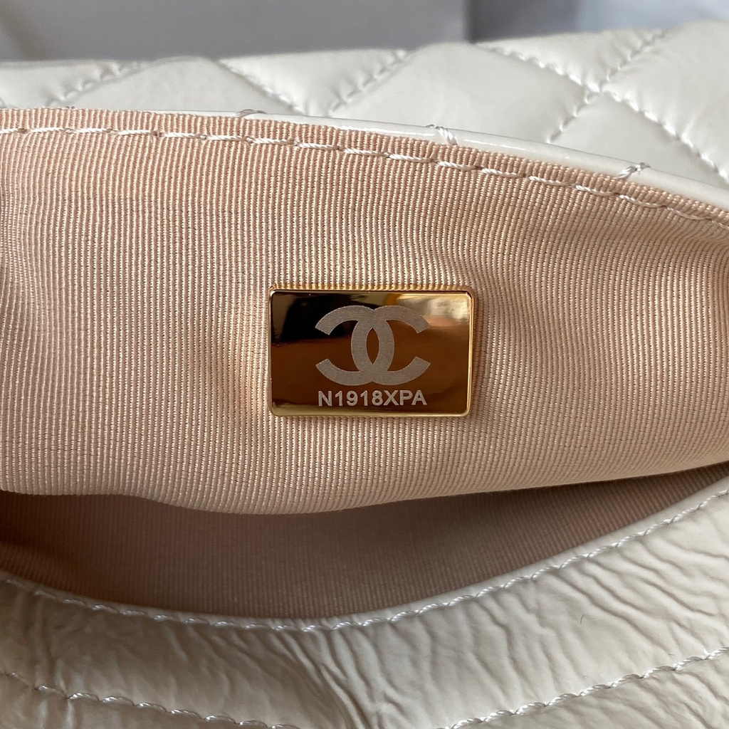 Chanel hobo handbag as4322, Calfskin white