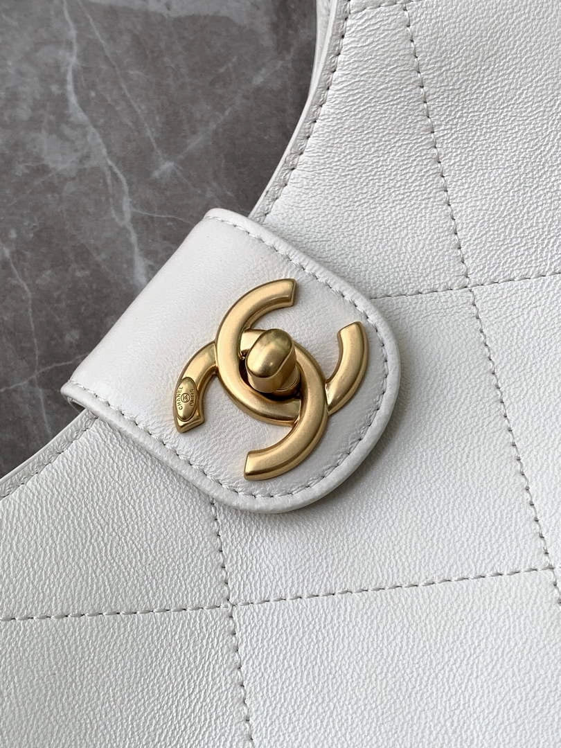 Chanel Hobo handbag, AS5403 Shiny lambskin