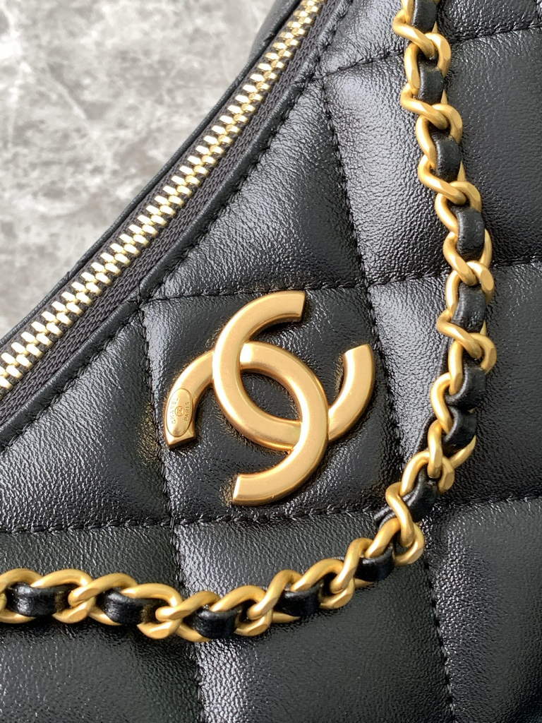 Chanel Hobo handbag, Metallic calfskin, AS5528 black