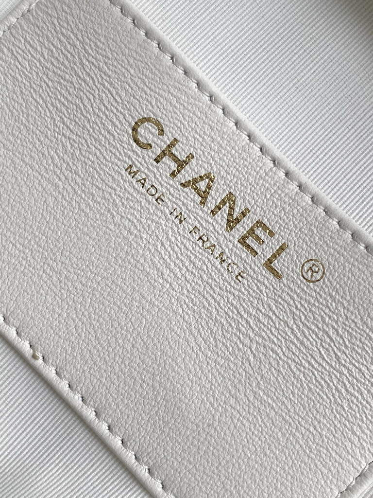 Chanel Hobo handbag, Metallic calfskin, AS5528 white
