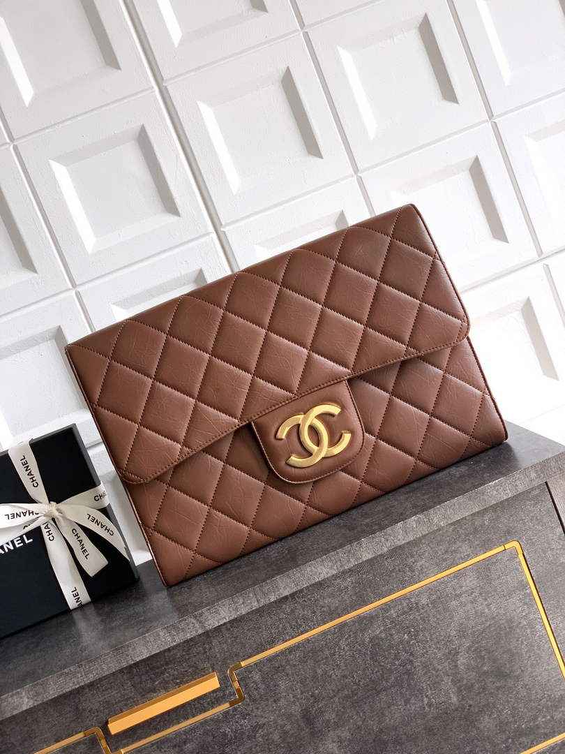 Chanel Large clutch,  Shiny crumpled calfskin, AP4944 brown
