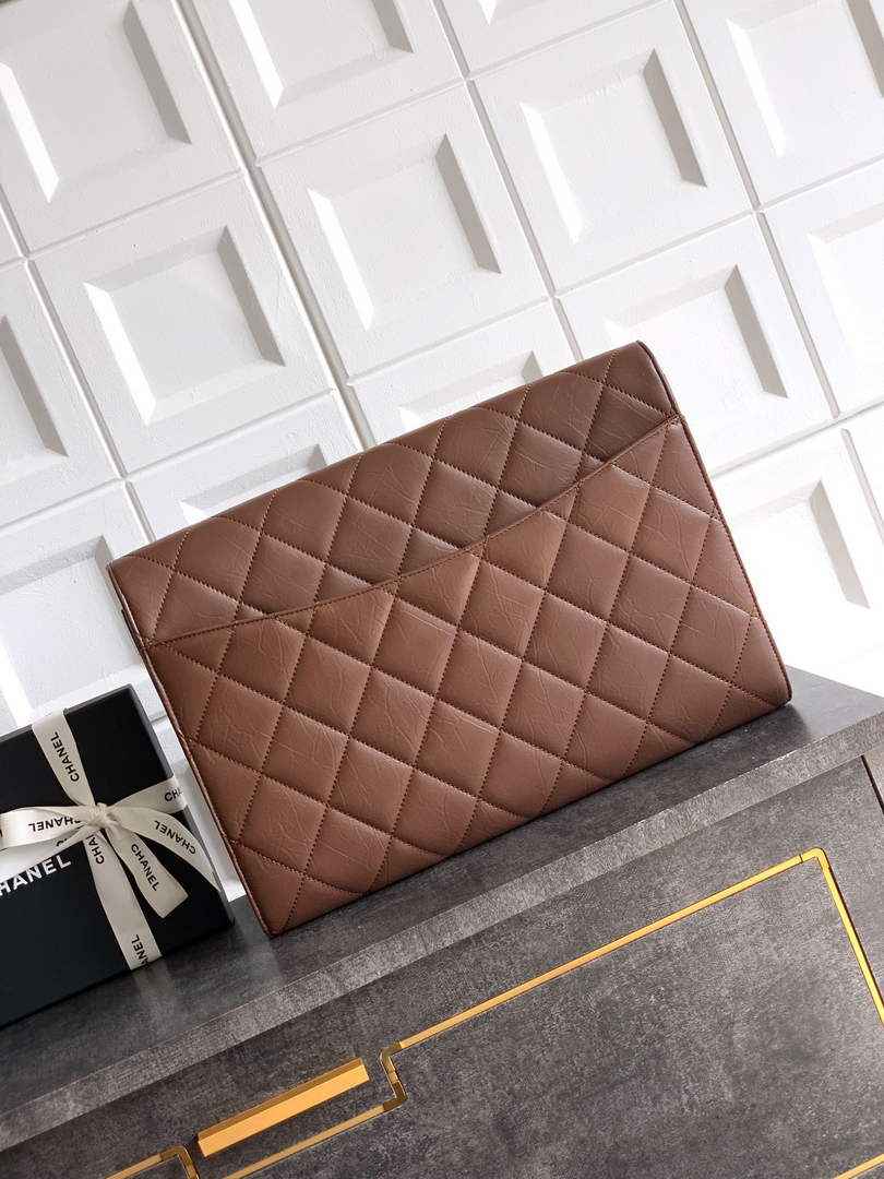 Chanel Large clutch,  Shiny crumpled calfskin, AP4944 brown