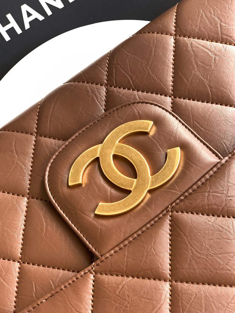 Chanel Large clutch,  Shiny crumpled calfskin, AP4944 brown