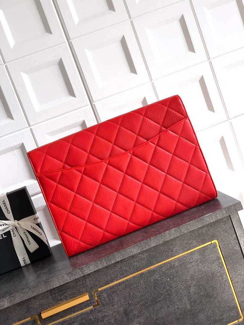 Chanel Large clutch,  Shiny crumpled calfskin, AP4944 red
