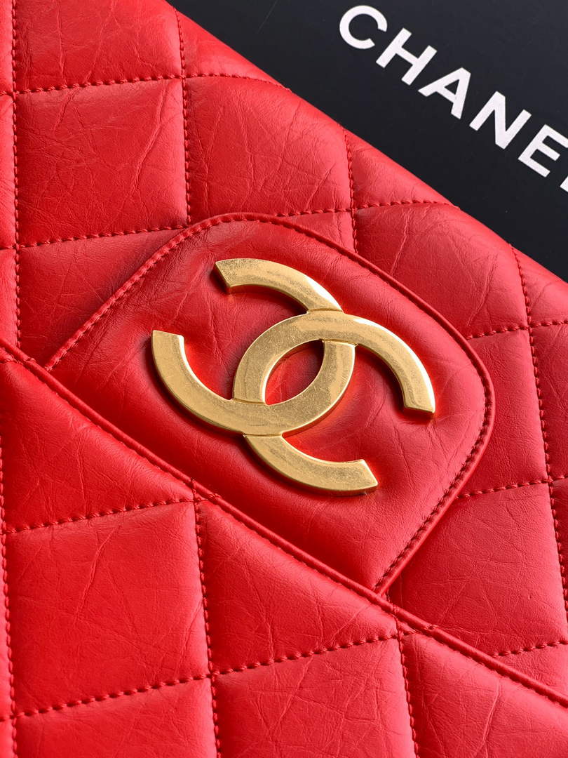 Chanel Large clutch,  Shiny crumpled calfskin, AP4944 red