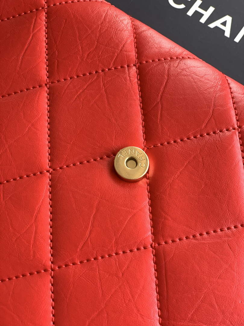 Chanel Large clutch,  Shiny crumpled calfskin, AP4944 red