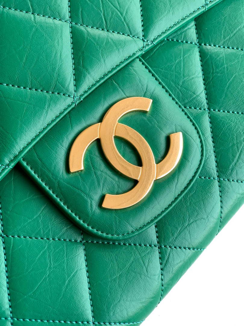 Chanel Large clutch,  Shiny crumpled calfskin, AP4944 green