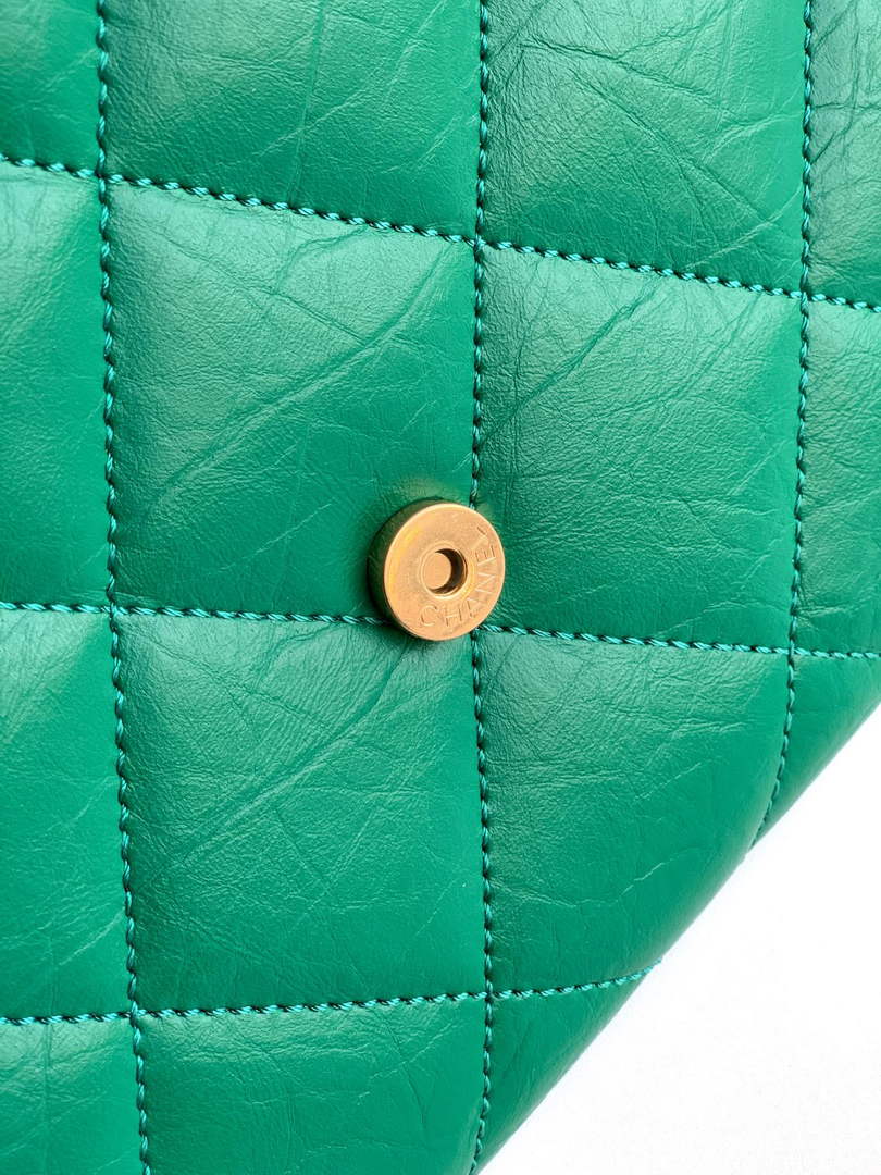 Chanel Large clutch,  Shiny crumpled calfskin, AP4944 green