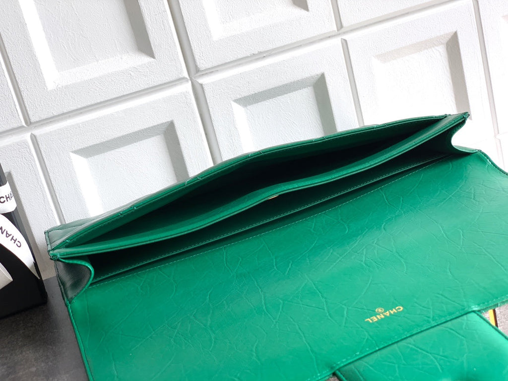 Chanel Large clutch,  Shiny crumpled calfskin, AP4944 green