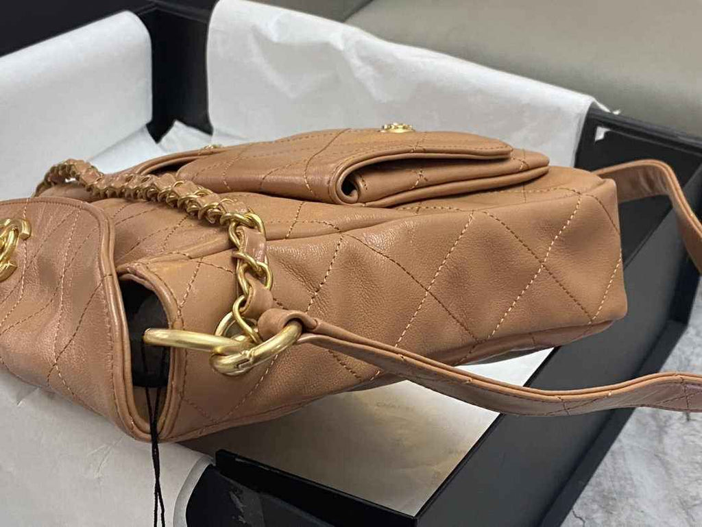 Chanel Large hobo bag, Shiny calfskin & gold-tone metal, AS4668 Camel