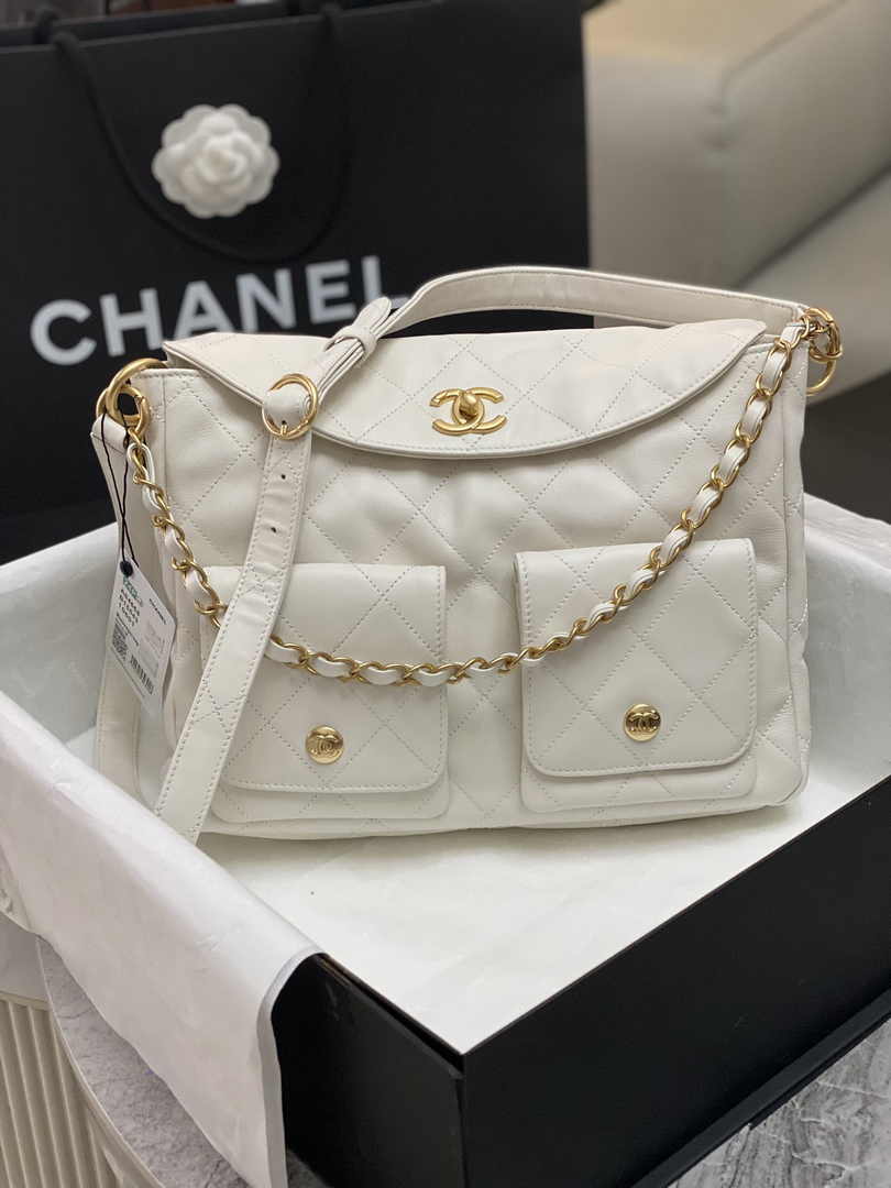 Chanel Large hobo bag, Shiny calfskin & gold-tone metal, AS4668 white