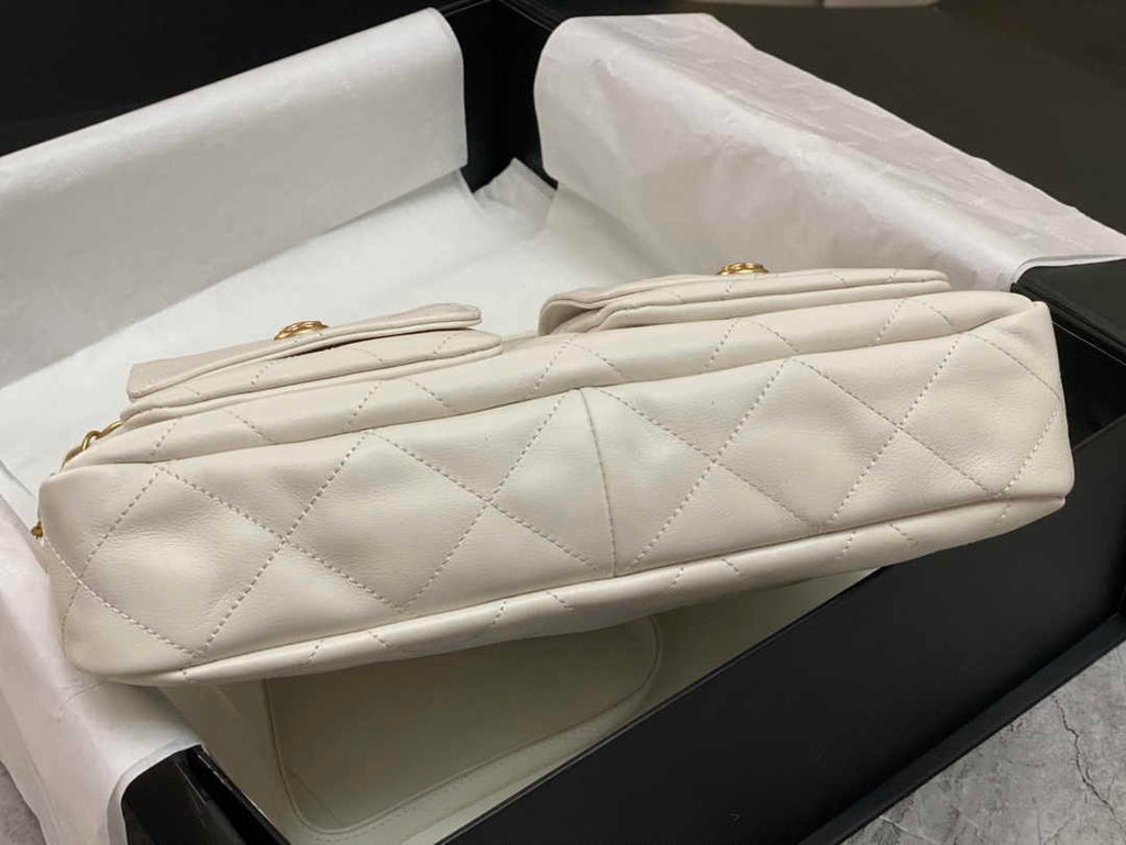 Chanel Large hobo bag, Shiny calfskin & gold-tone metal, AS4668 white