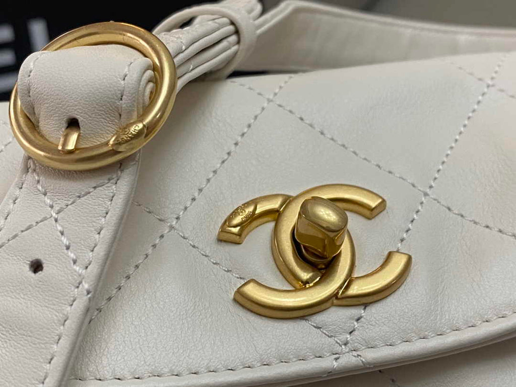 Chanel Large hobo bag, Shiny calfskin & gold-tone metal, AS4668 white