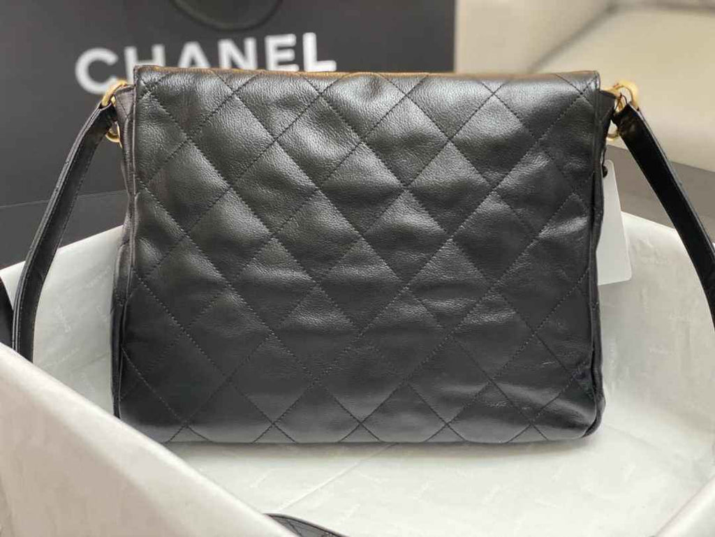 Chanel Large hobo bag, Shiny calfskin & gold-tone metal, AS4668 black
