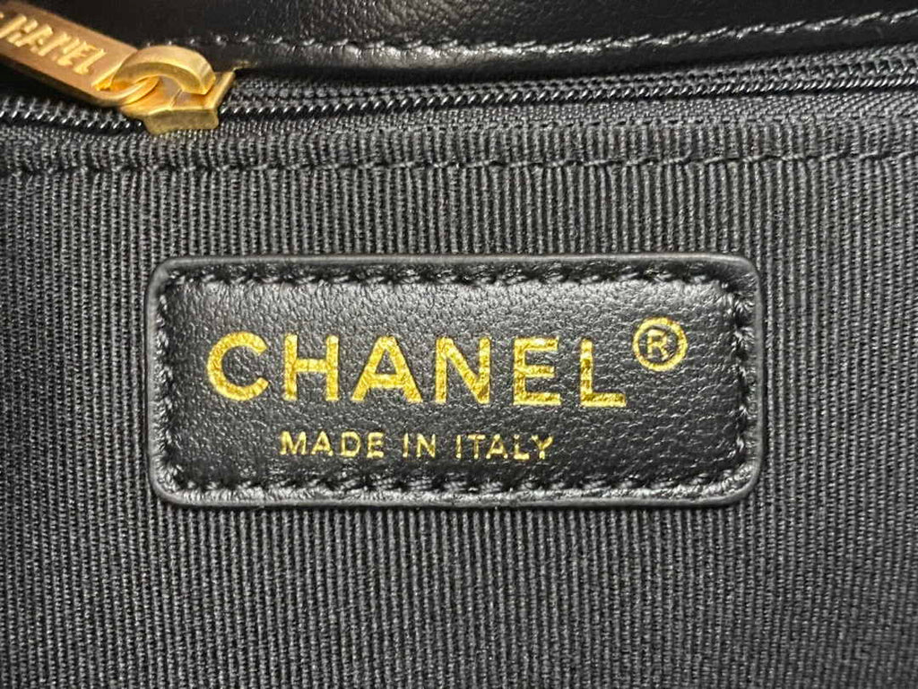 Chanel Large hobo bag, Shiny calfskin & gold-tone metal, AS4668 black