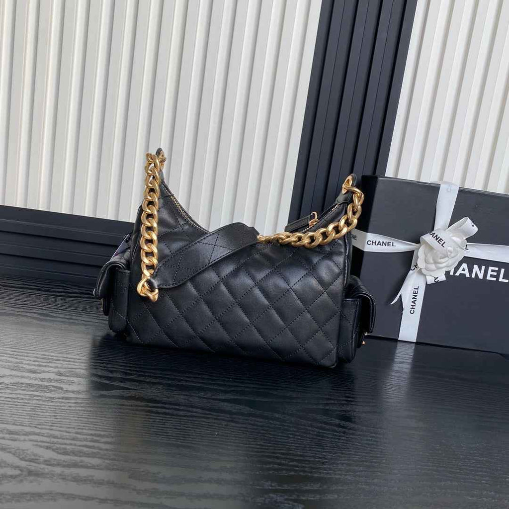 Chanel large hobo bag, Shiny lambskin AS5339 black