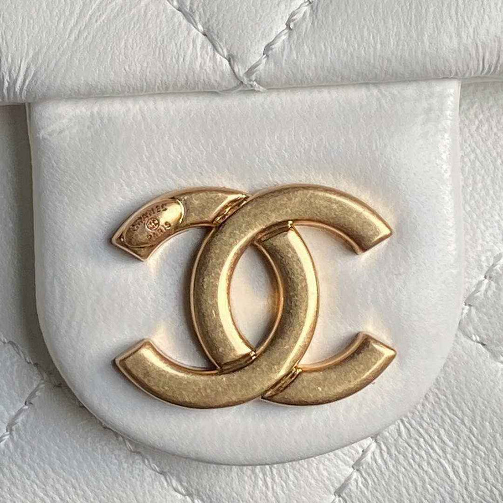 Chanel large hobo bag, Shiny lambskin AS5339 white