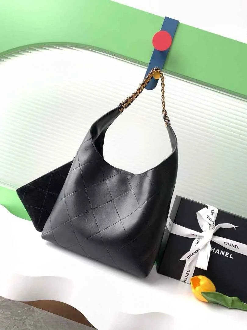 Chanel Large Hobo handbag, AS5425 Shiny lambskin