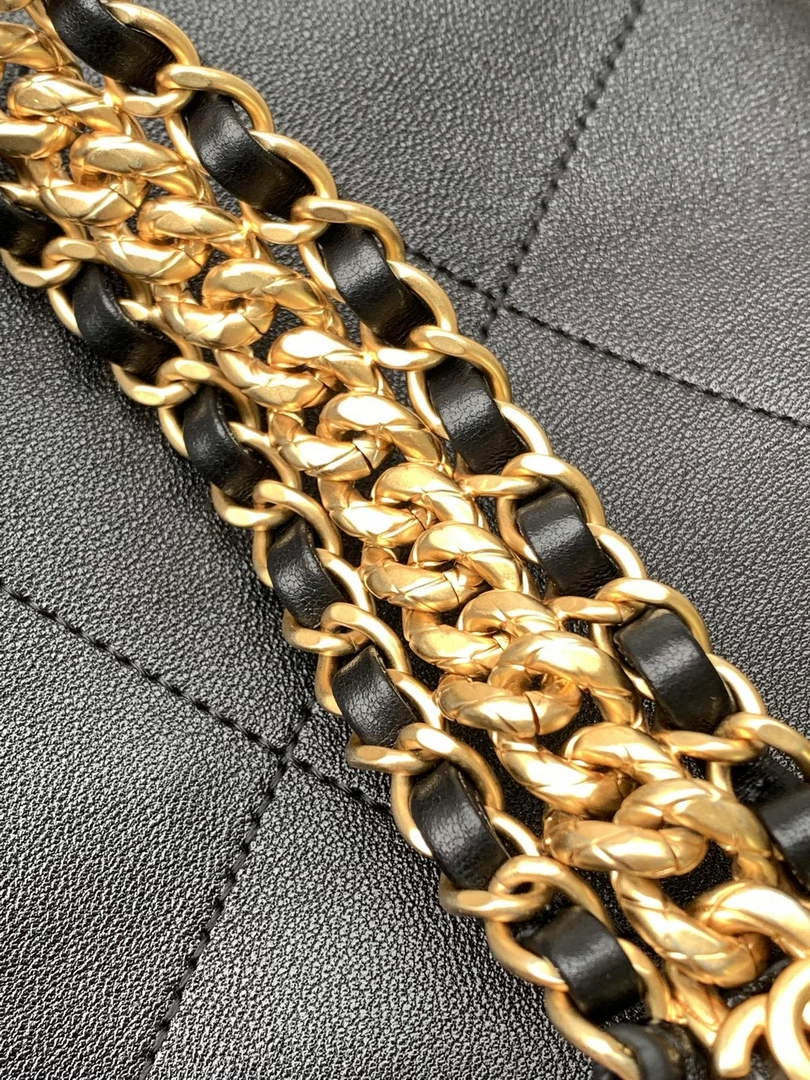 Chanel Large Hobo handbag, AS5425 Shiny lambskin
