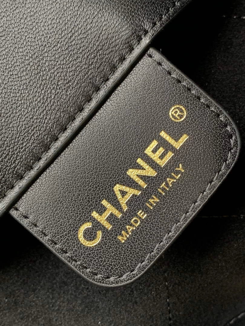 Chanel Large Hobo handbag, AS5425 Shiny lambskin