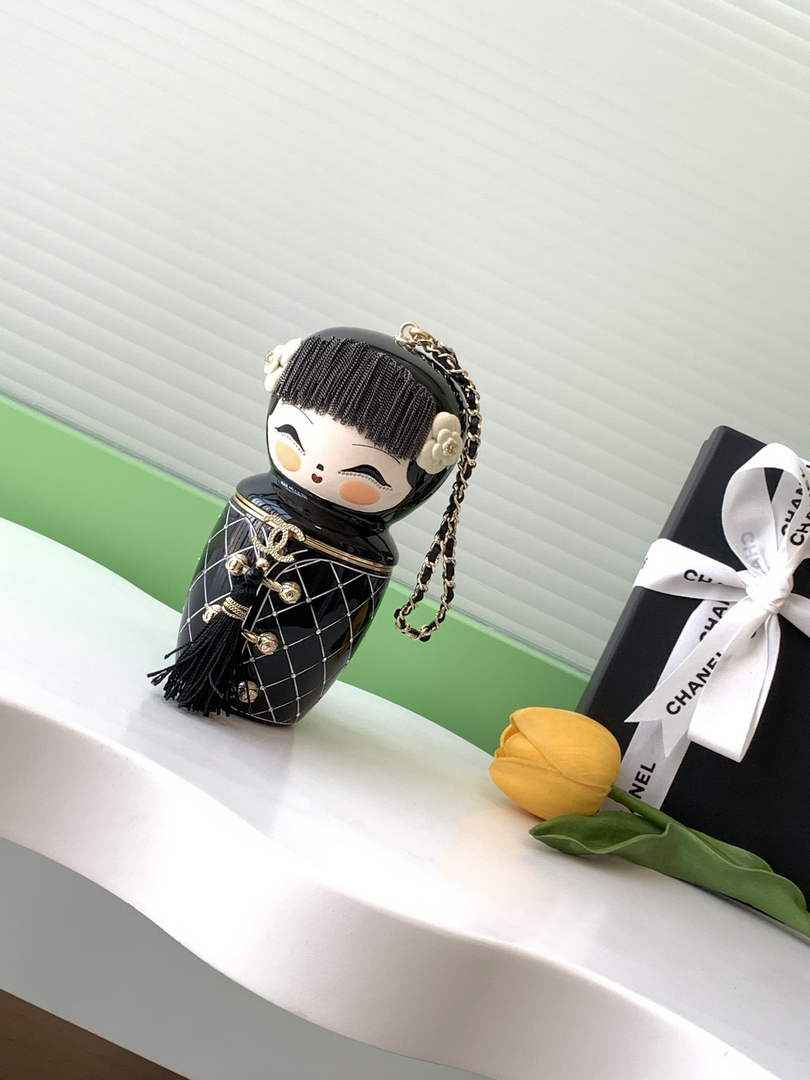 Chanel Limited Edition Paris-Bombay Doll Clutch white