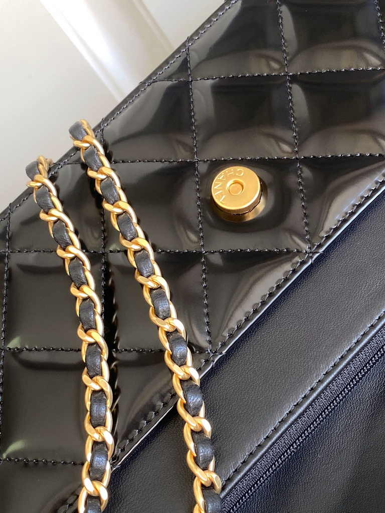 Chanel Maxi clutch bag, AS4901 Lambskin Black