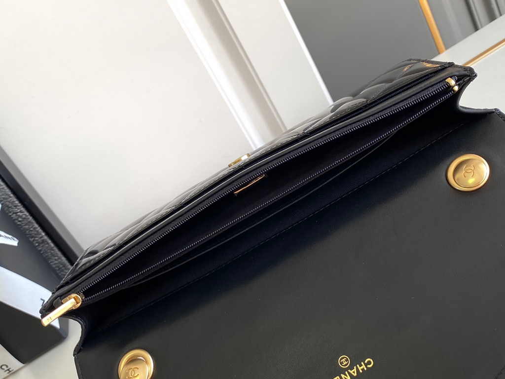 Chanel Maxi clutch bag, AS4901 Lambskin Black