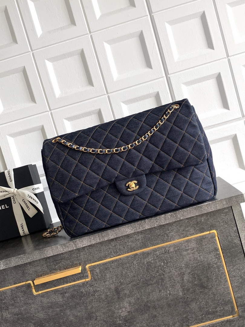 Chanel Maxi flapbag AS5640 Denim Dark Blue