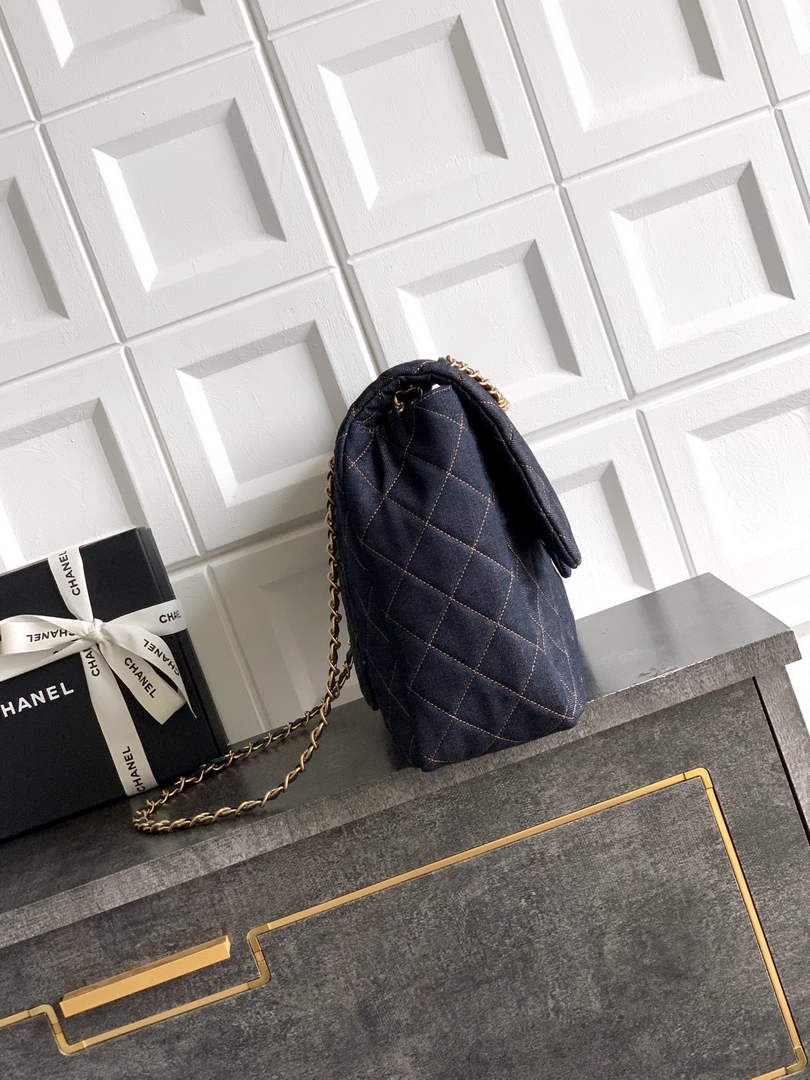 Chanel Maxi flapbag AS5640 Denim Dark Blue