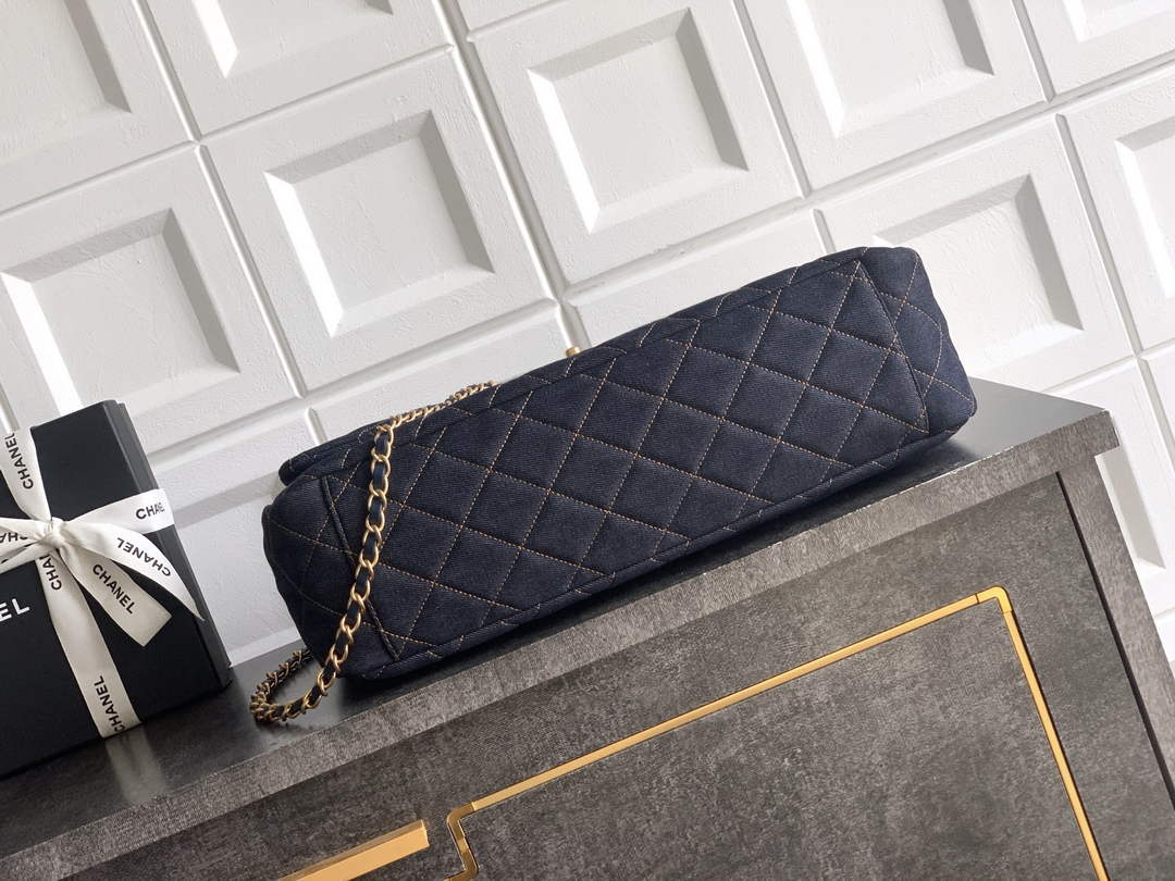 Chanel Maxi flapbag AS5640 Denim Dark Blue