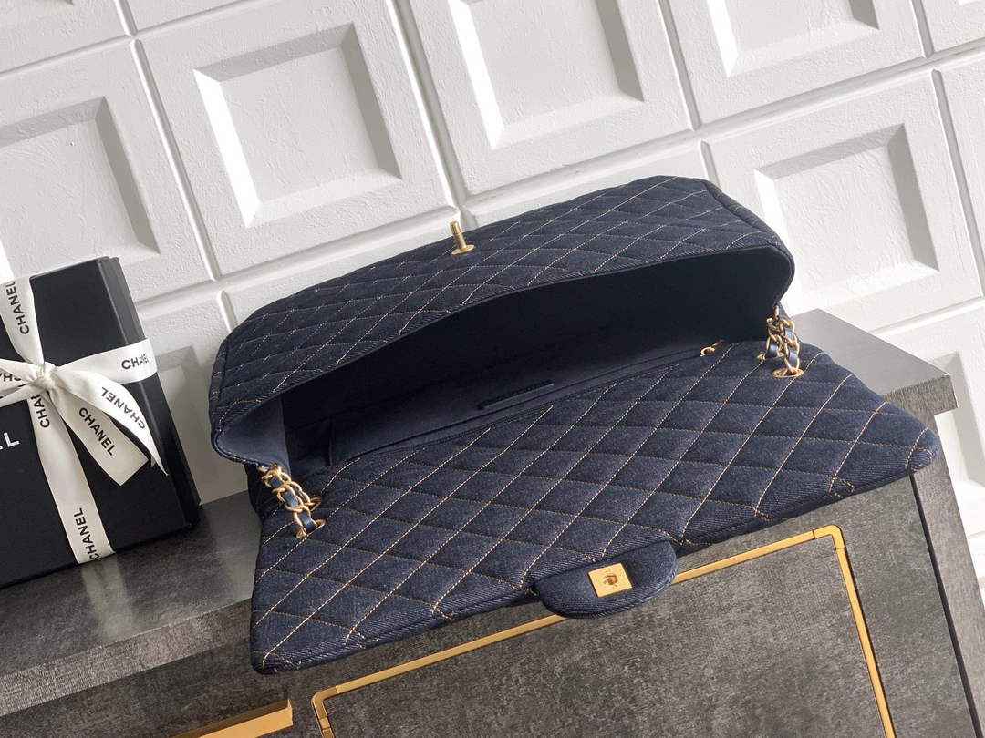 Chanel Maxi flapbag AS5640 Denim Dark Blue