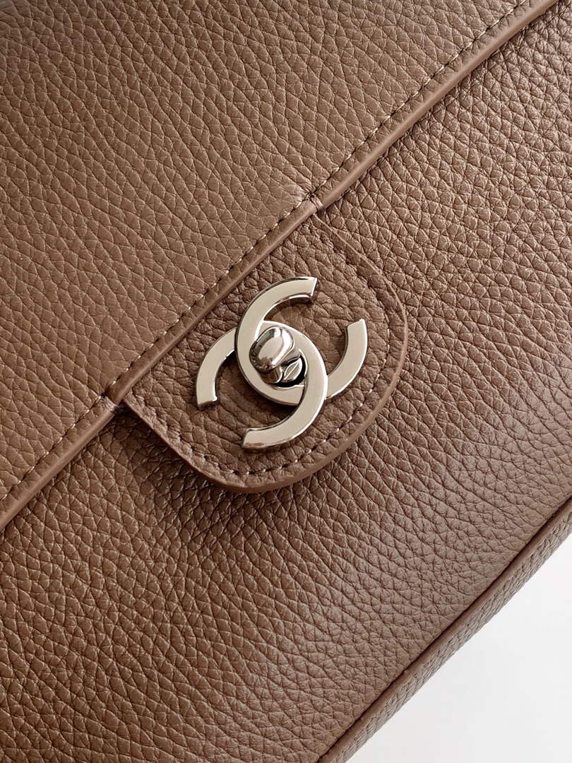 Chanel Maxi Flapbag AS6231 Grained Calfskin Light Brown Silver